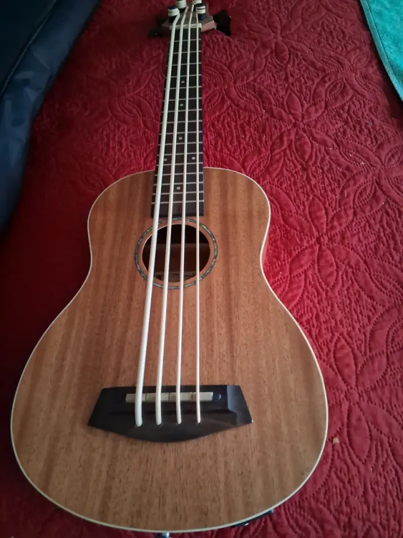 UKELELE BAJO NATIVA SIN USO. - 6