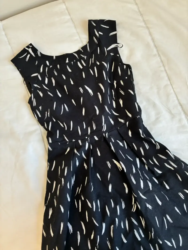 Vestido negro con estampado blanco zara - 2