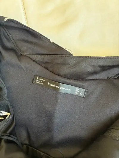 Vestido negro con estampado blanco zara - miniatura 4