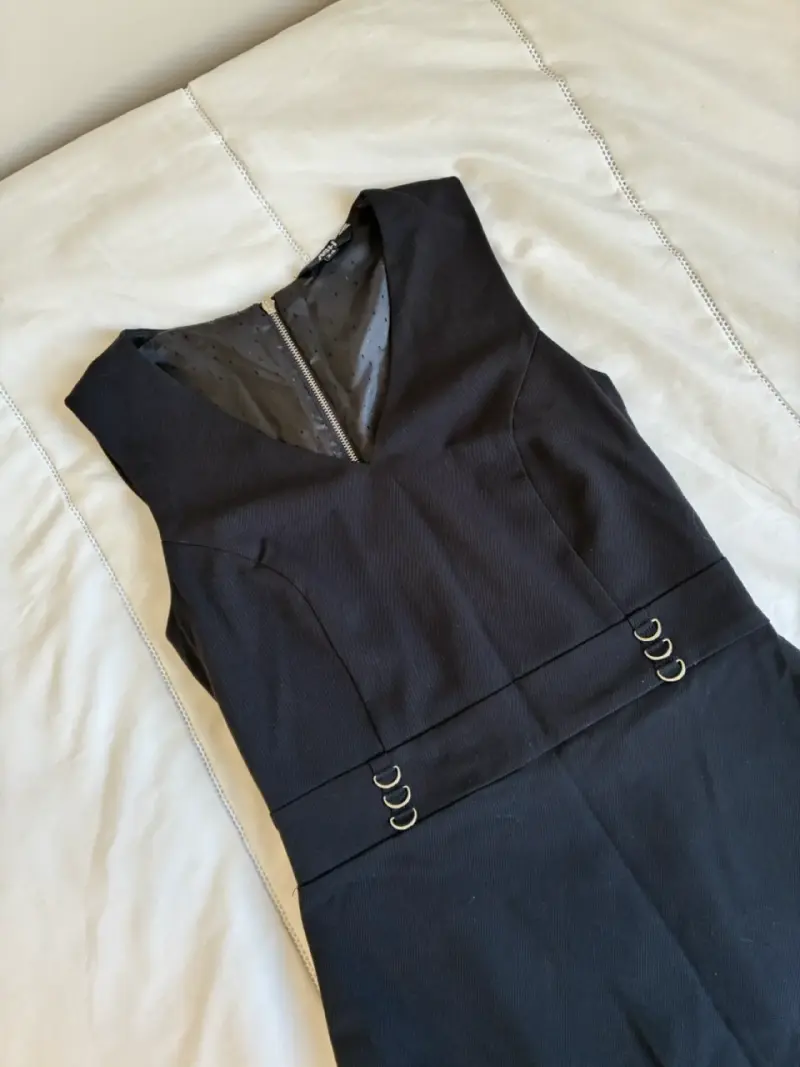 Vestido negro elegante sin mangas - 2