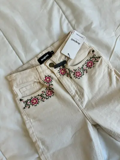 Jeans Desigual bordados florales beige - miniatura 1