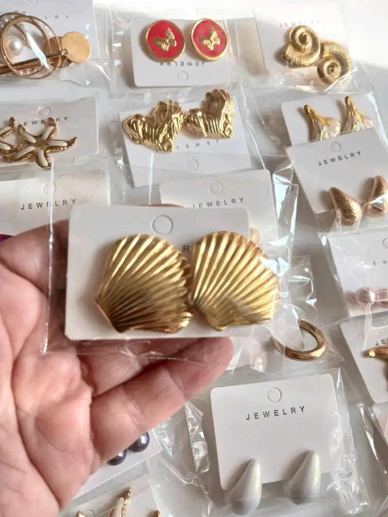 Lote Surtido de 25 pares de  Aros Fantasía