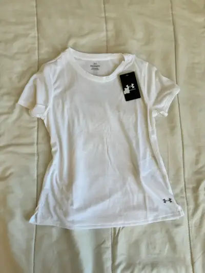 Polera deportiva blanca Under Armour nueva - miniatura 1