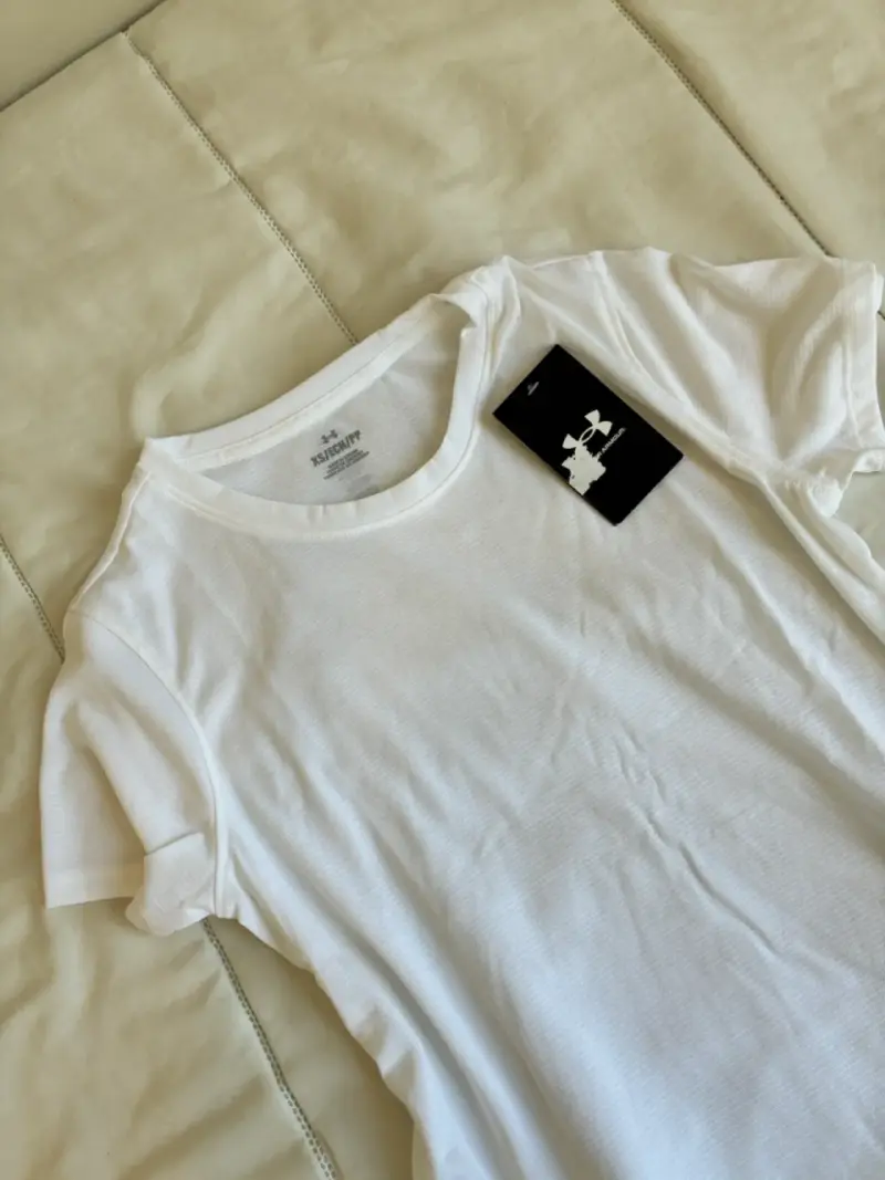 Polera deportiva blanca Under Armour nueva - 2