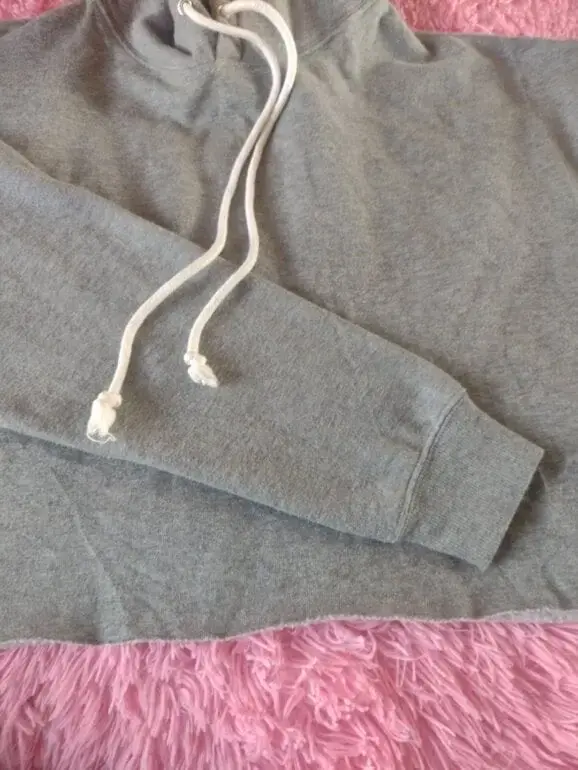Polerón gris con capucha talla L - 2
