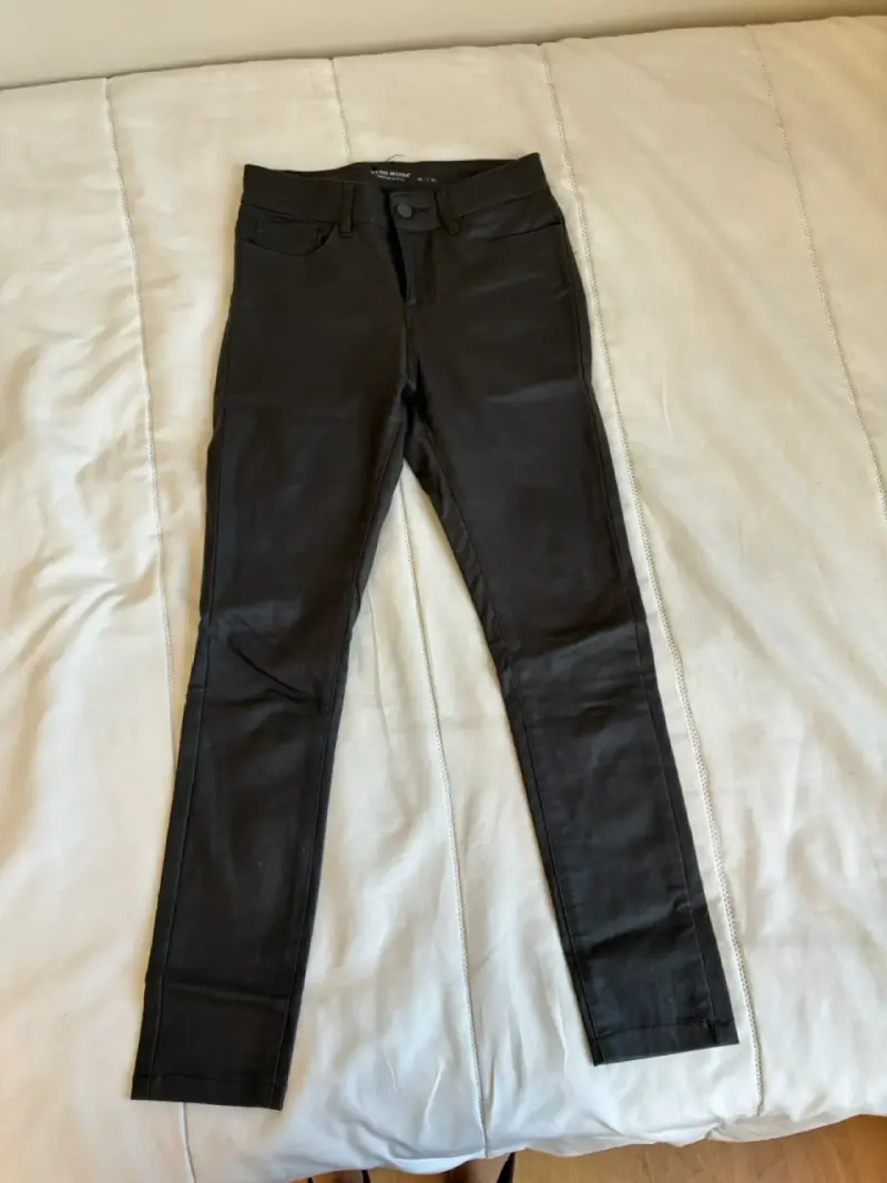 Pantalones cafés de cuero sintético Vero Moda - 2