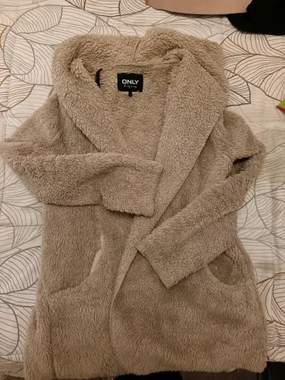 Abrigo de peluche beige marca Only - miniatura 1