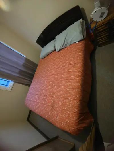 Cama matrimonial con cabecera de madera - miniatura 2