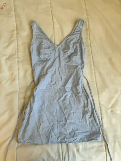Vestido corto azul claro sin mangas - miniatura 1