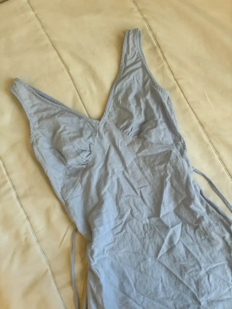 Vestido corto azul claro sin mangas - 2