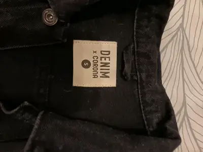 Chaqueta de mezclilla negra Denim Co - miniatura 2