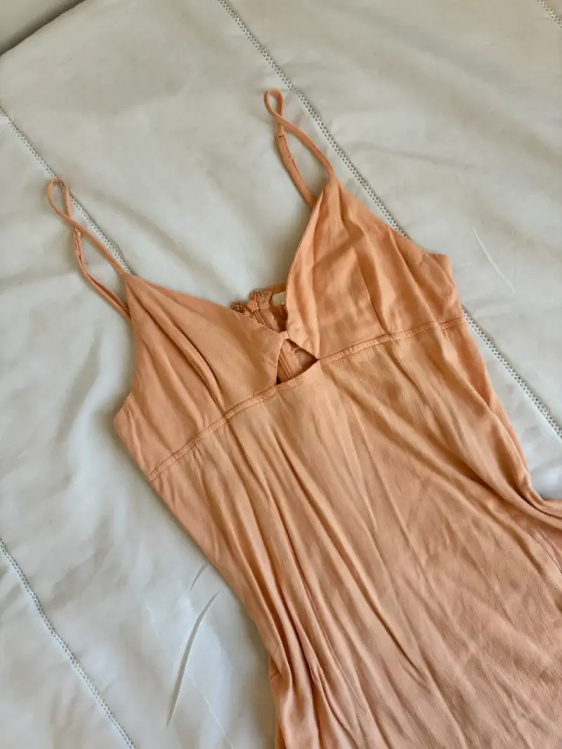 Vestido corto de tirantes color durazno - 2