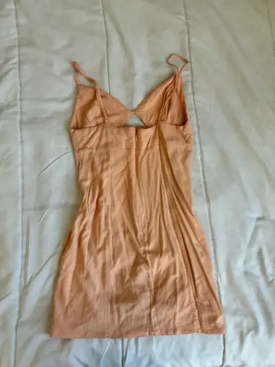 Vestido corto de tirantes color durazno - miniatura 4