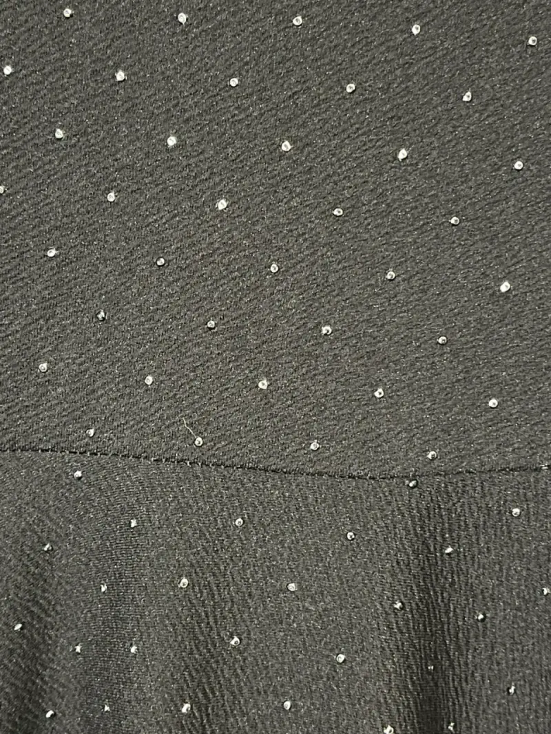 Vestido negro con puntos y espalda cruzada - 2