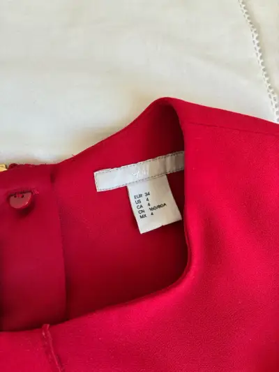 Vestido rojo sin mangas elegante - miniatura 3