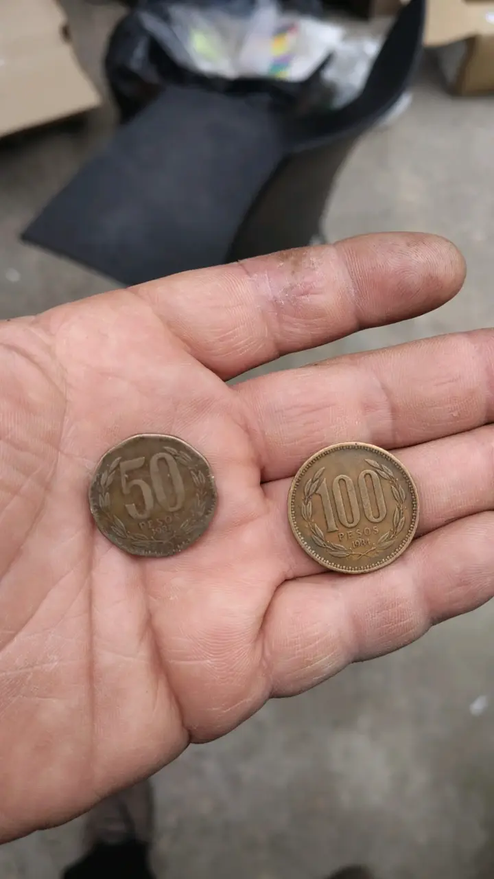 Monedas antiguas chilenas de 50 y 100 pesos