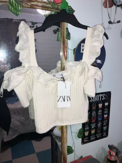 Top de punto con volantes Zara - miniatura 3