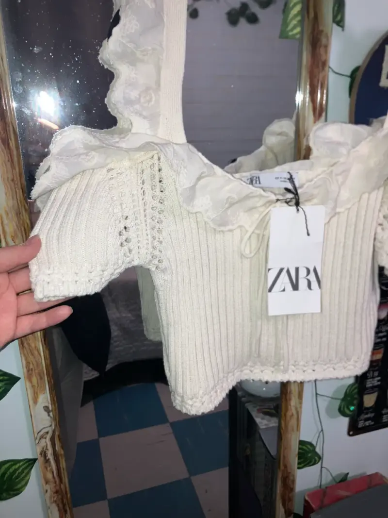 Top de punto con volantes Zara - 5