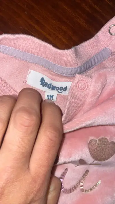 Lote polerones rosado infantil con diseño - miniatura 3
