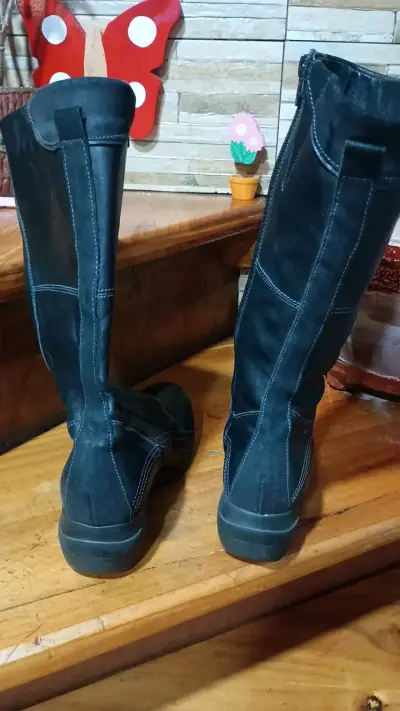 Botas de cuero negras con cierre lateral - miniatura 2