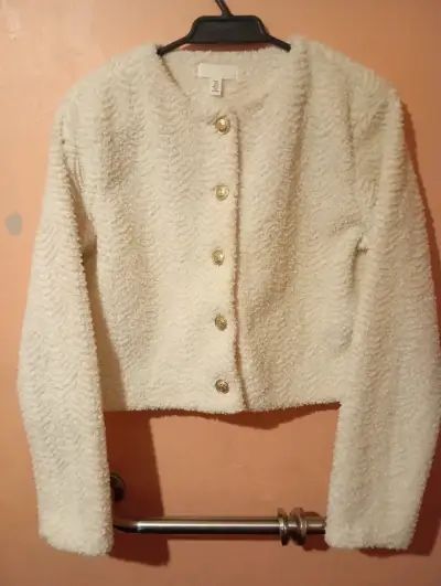 Chaqueta de lana blanca con botones dorados - miniatura 1