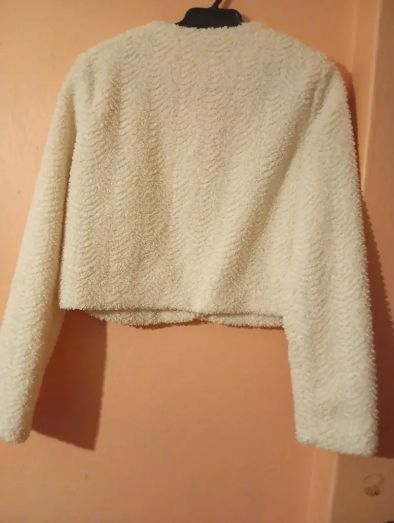 Chaqueta de lana blanca con botones dorados - 2