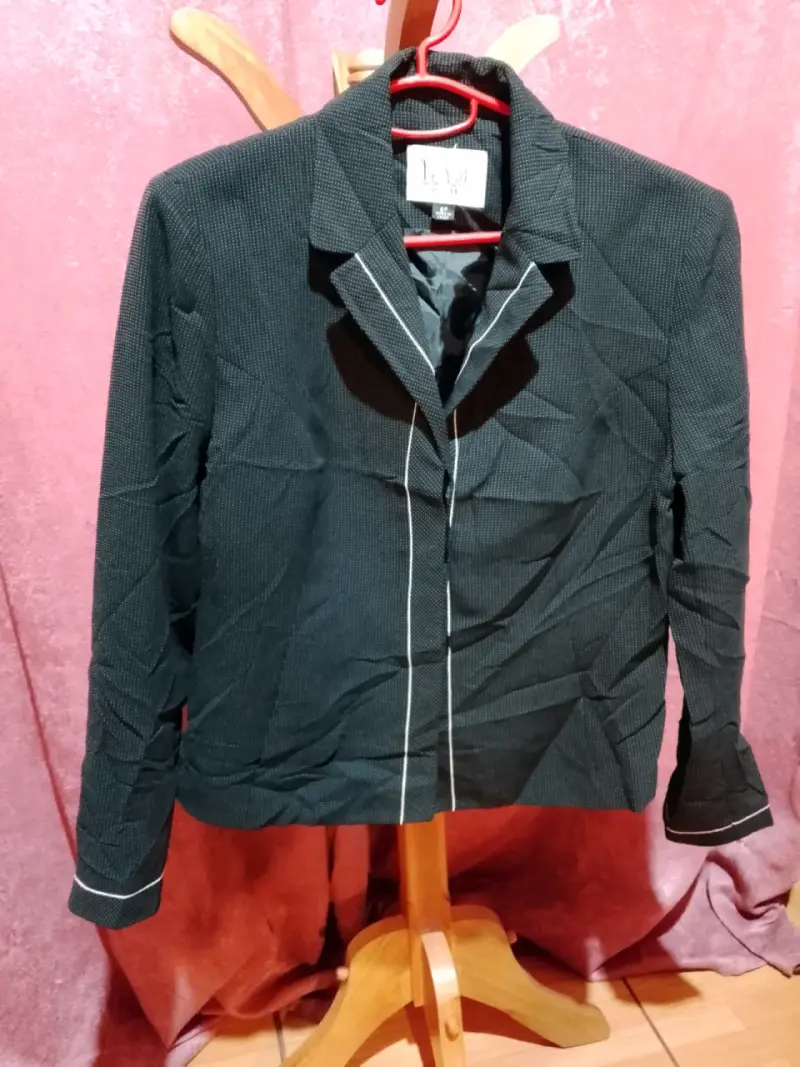 Blazer negro de mujer Le Suit elegante