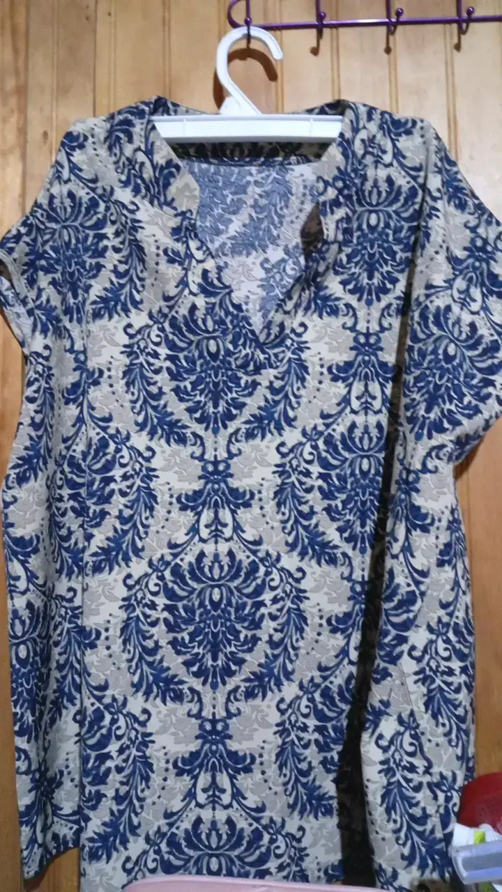 Blusa estampada azul y beige - 2