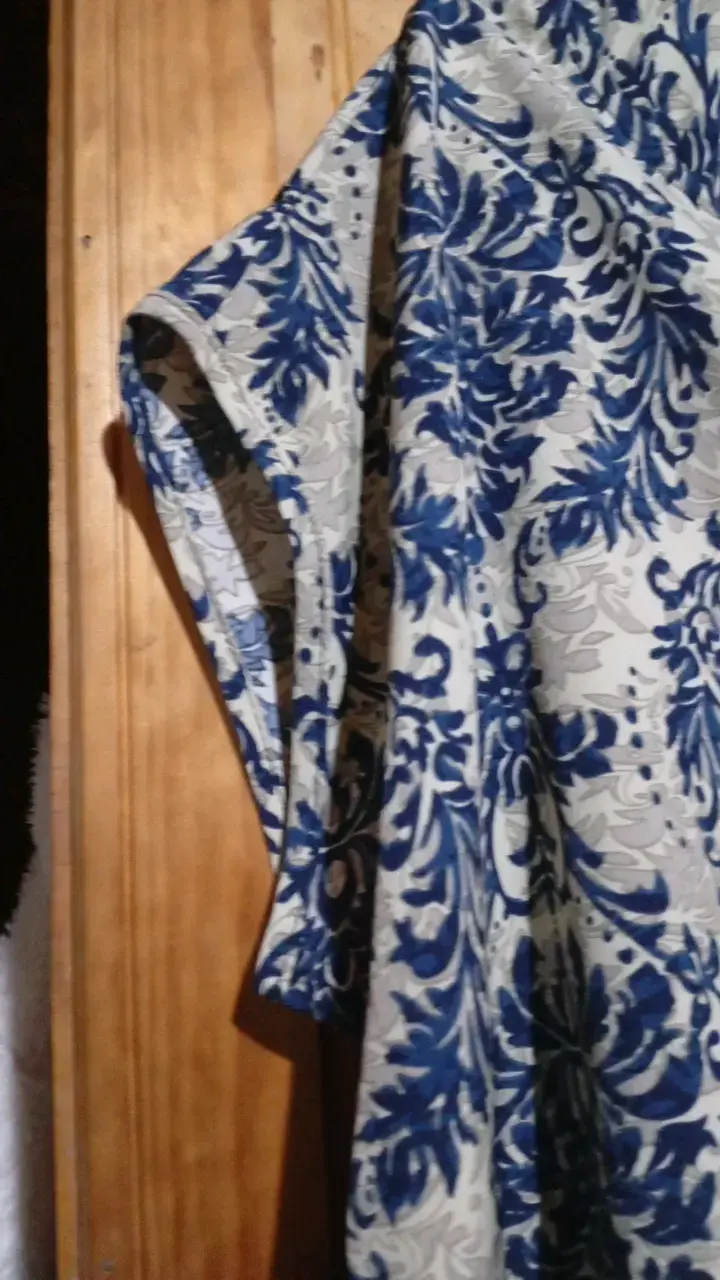 Blusa estampada azul y beige - 3