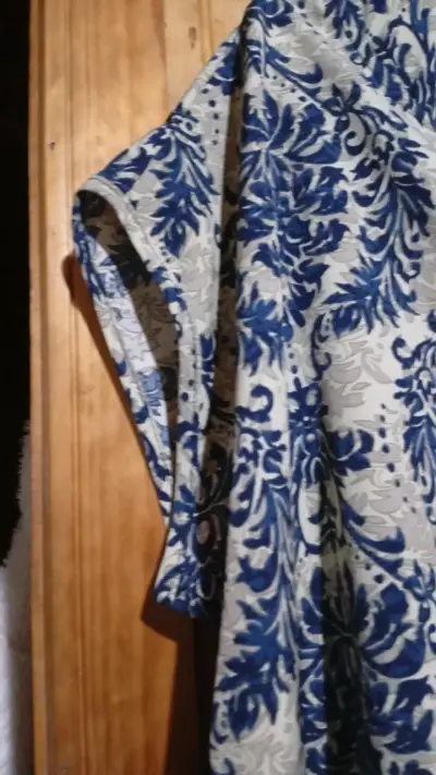Blusa estampada azul y beige - miniatura 3