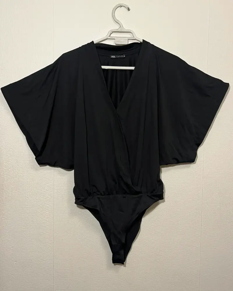 Body negro de manga ancha Zara