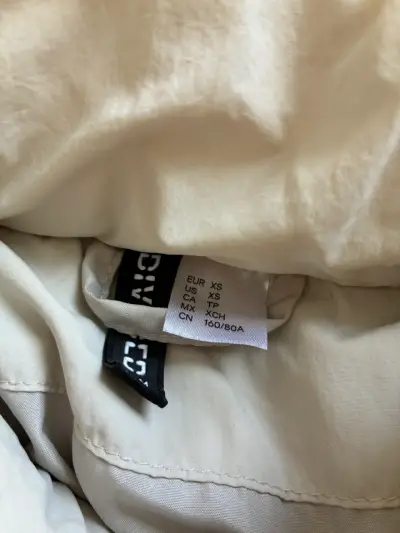 Chaqueta HYM beige con cierre - miniatura 2