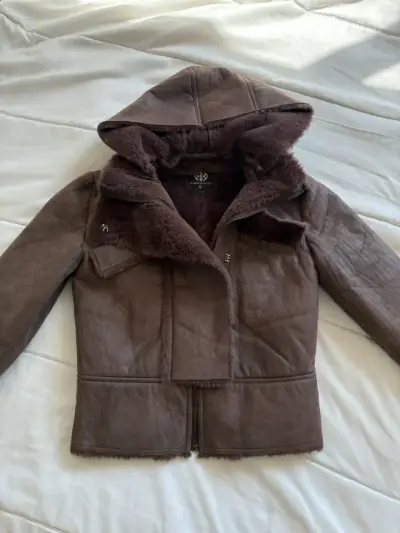 Chaqueta de cuero marrón con capucha - miniatura 1
