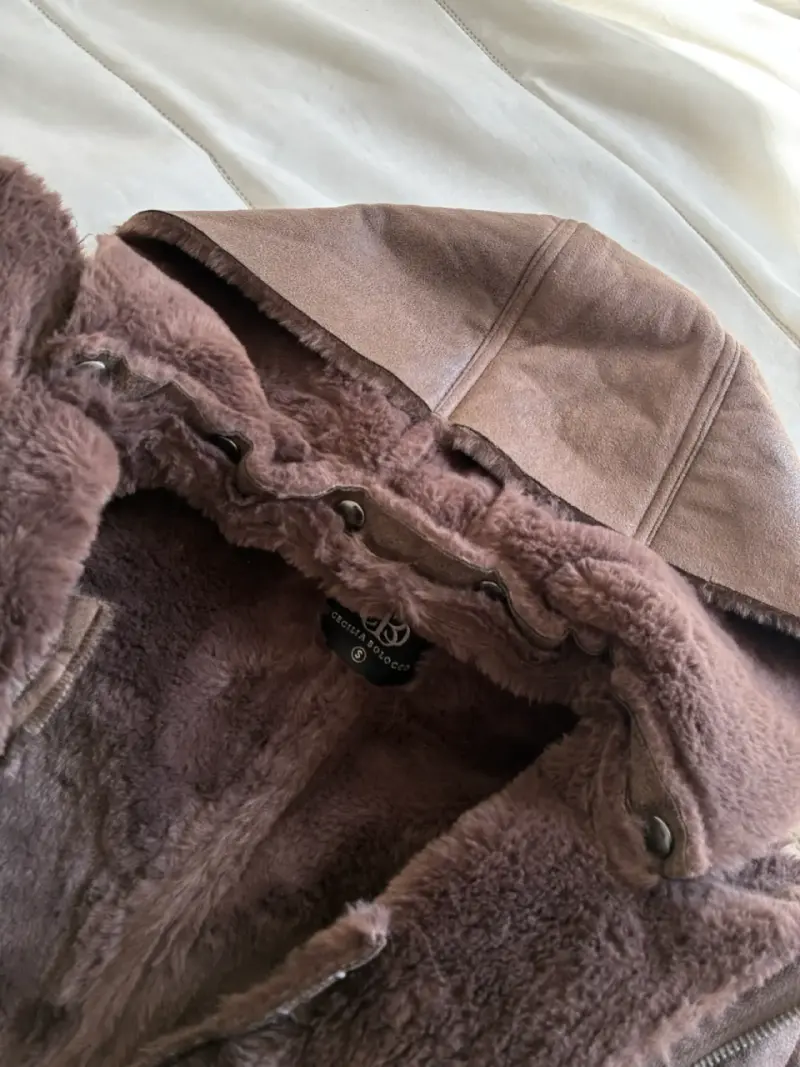 Chaqueta de cuero marrón con capucha - 3