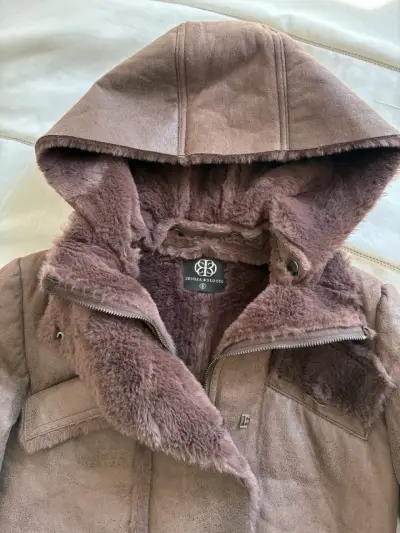 Chaqueta de cuero marrón con capucha - miniatura 4