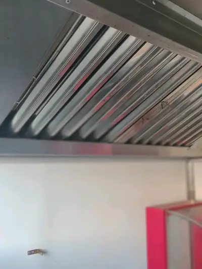 Carro de comida rápida móvil en buen estado - miniatura 6