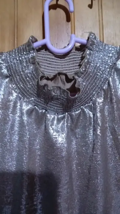 Blusa sin mangas plateada brillante - miniatura 2