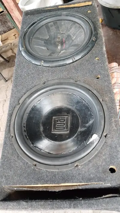 Subwoofer doble Pioneer y JBL en caja acústica - miniatura 1