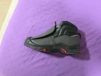 Botas de seguridad negras con refuerzo - miniatura 1