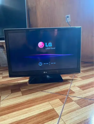 Televisor LG de 32 pulgadas en buen estado - miniatura 1
