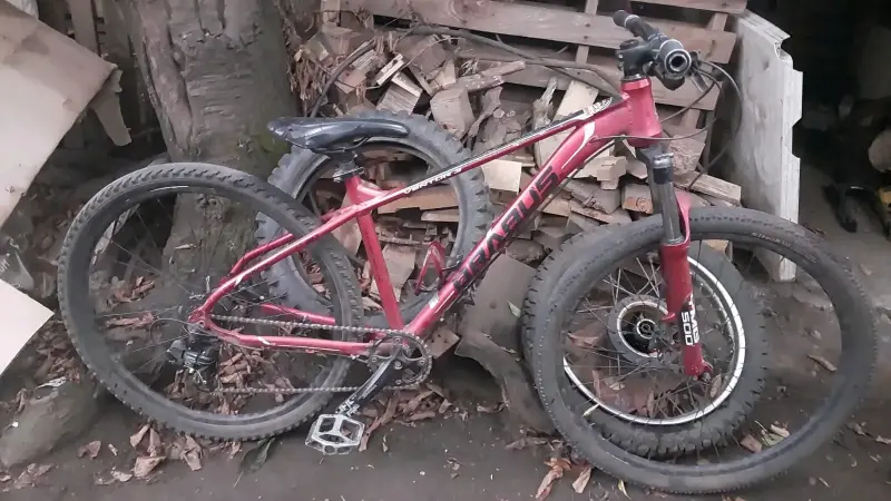 Bicicleta de montaña roja en buen estado 27.5 - 3