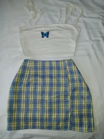 Conjunto top blanco con mariposa y falda a cuadros - miniatura 1