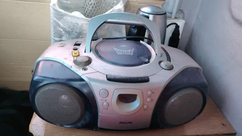Radio portátil Philips con sonido envolvente