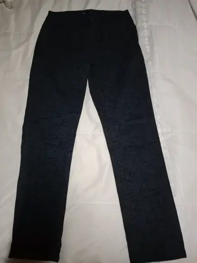 Pantalones oscuros con estampado de leopardo - miniatura 2