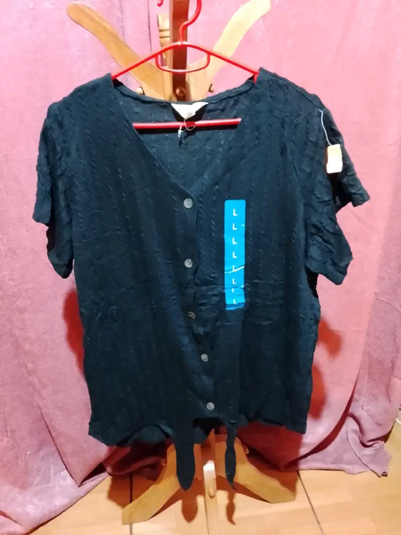 Blusa negra de botones talla L