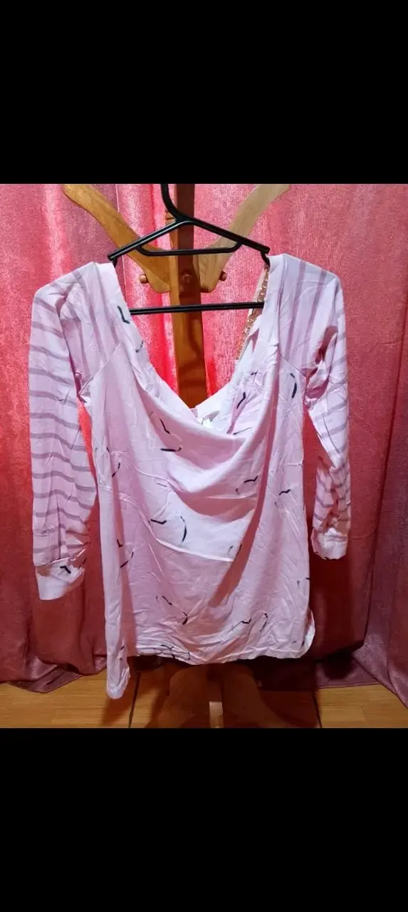 Blusa larga rosada con estampado