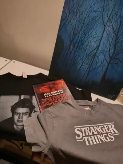 Set Stranger Things: Poleras y Libro - miniatura 1