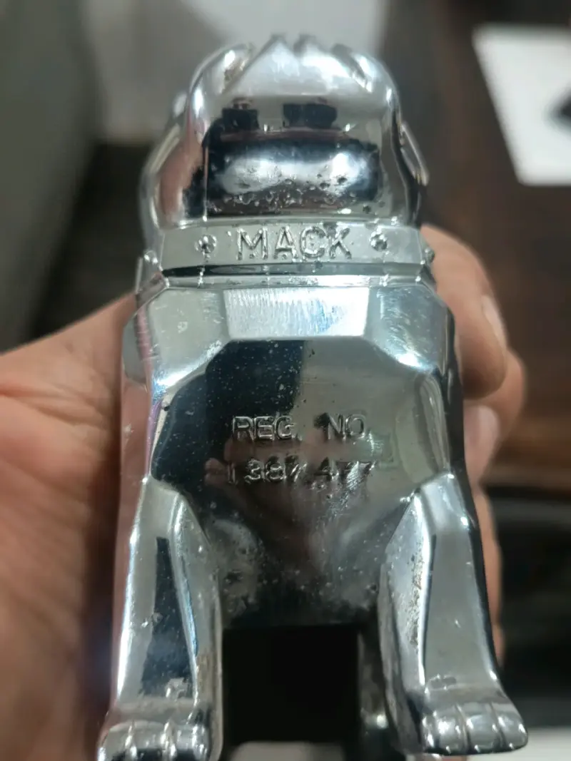 Figura decorativa de perro bulldog cromado - 3