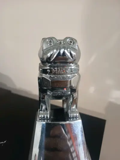 Figura decorativa de perro bulldog cromado - miniatura 4