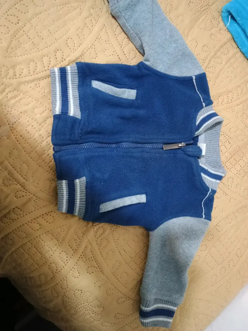 Chaqueta infantil azul y gris con cierre - 1
